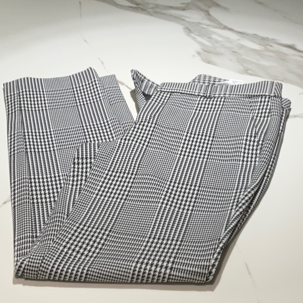 Classic houndstooth black and white pants.